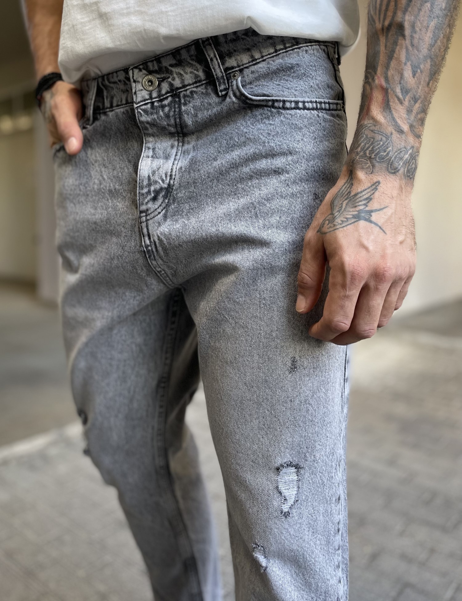 Ανδρικό γκρι ξεβαμμένο loose τζιν πεντάτσεπο με φθορές WE2390 φωτογραφία